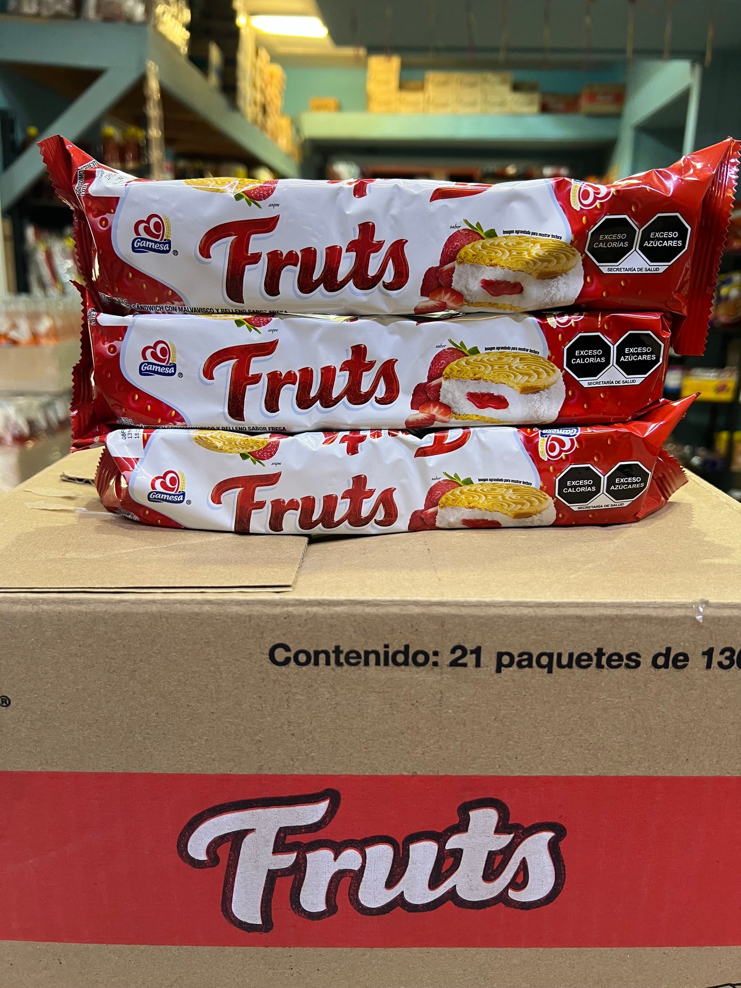 FRUTS GAMESA - Sandwich Cookie with Marshmallow and Strawberry filling 3 pack 10 cookies