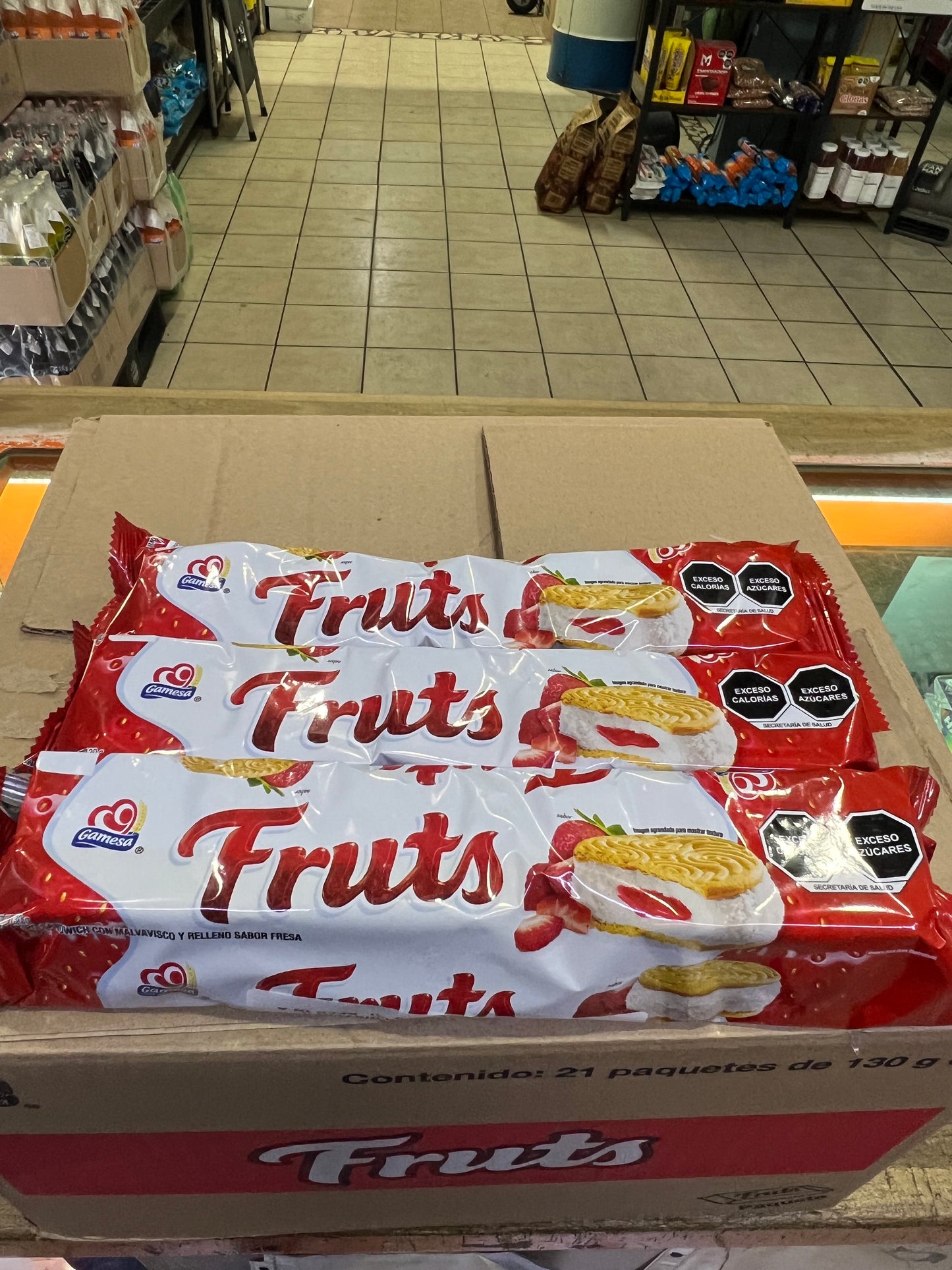 FRUTS GAMESA - Sandwich Cookie with Marshmallow and Strawberry filling 3 pack 10 cookies