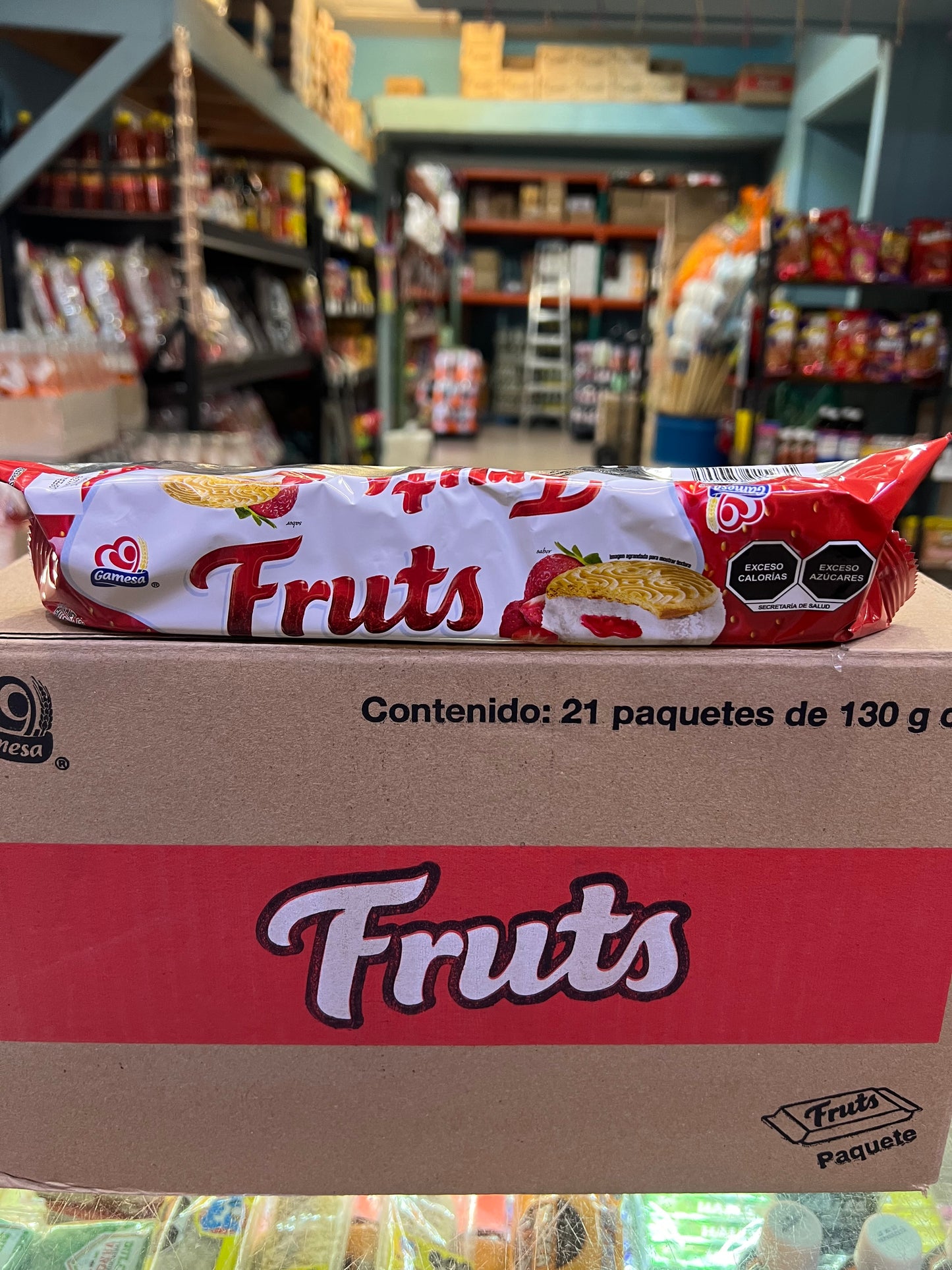 FRUTS GAMESA - Sandwich Cookie with Marshmallow and Strawberry filling 3 pack 10 cookies