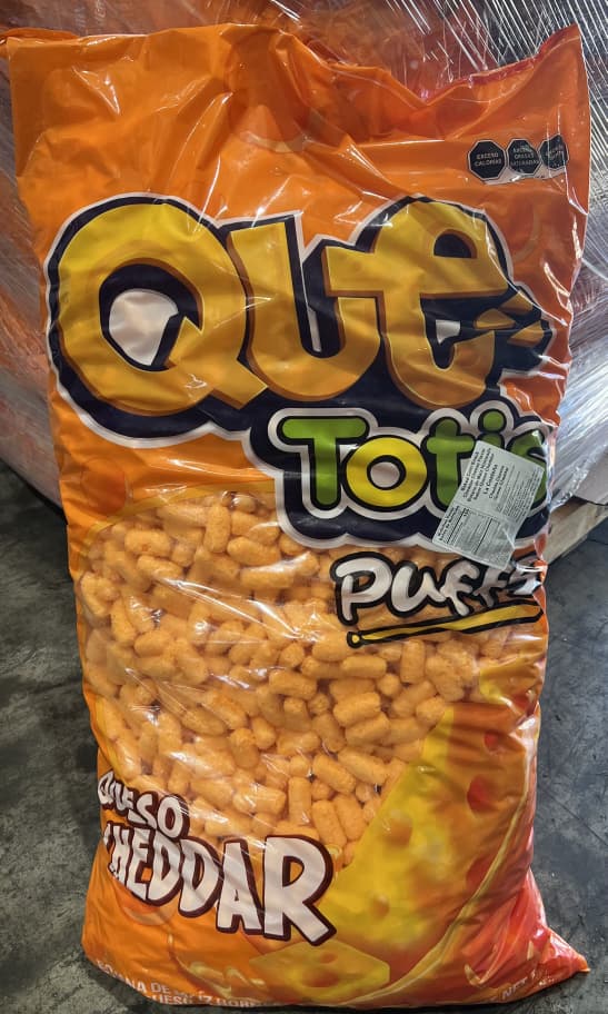 Que Totis Queso 3 kg bag of crunchy cheddar cheese-flavored Cheetos Puffs, perfect snack for cheese lovers.